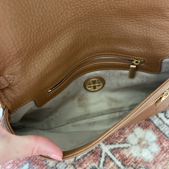 Tory Burch Amanda Crossbody - Picture 4 of 6